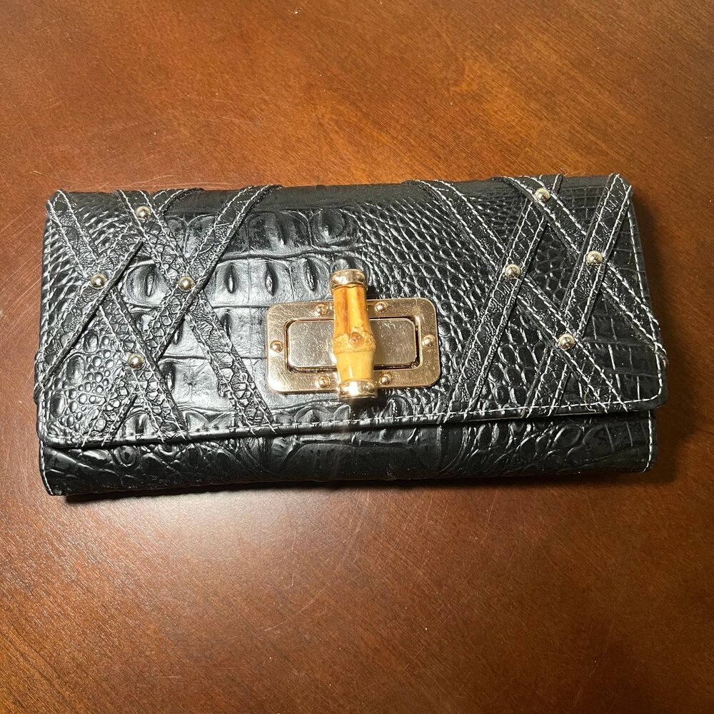 Beautiful‎ clutch/wallet with chain
